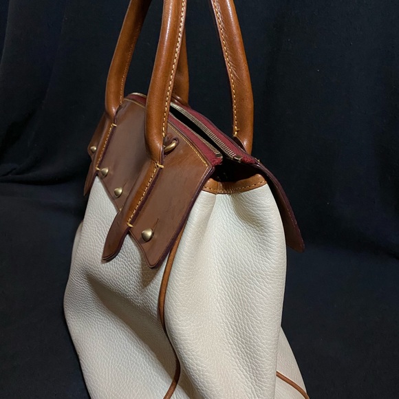 Dooney and Bourke handbag - Picture 3 of 4